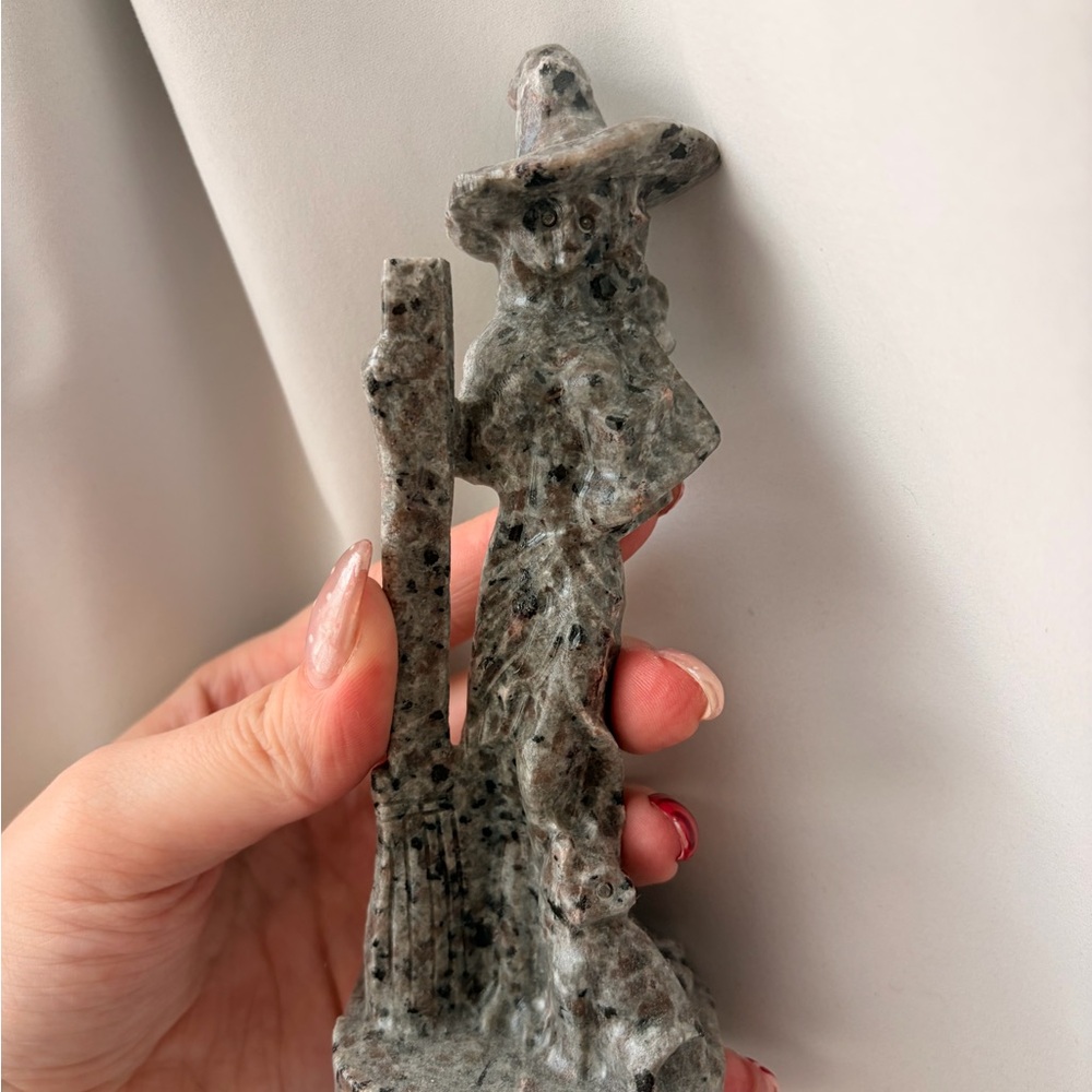 Witch crystal Sculpture